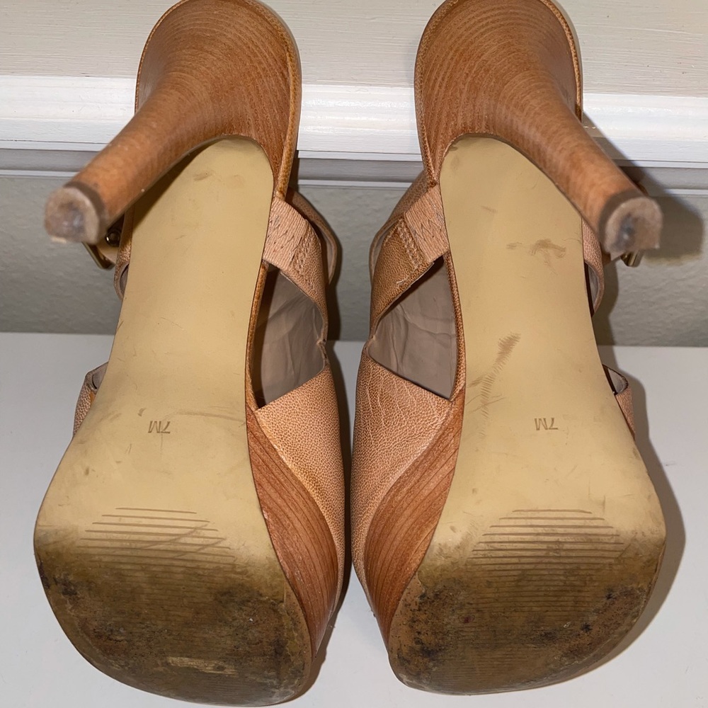 Guess Natural Leather Heels with Strap Size 7M these are gently worn.Very soft. - Picture 14 of 15